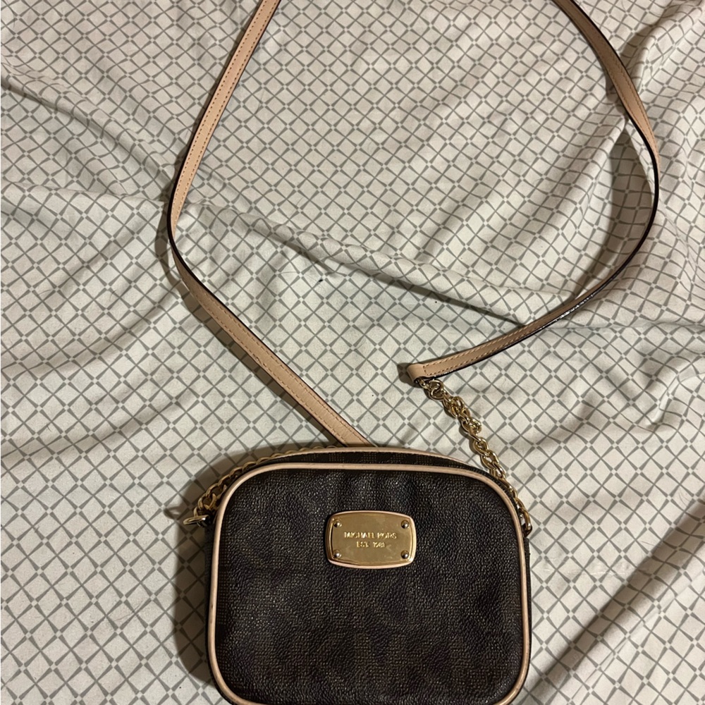 Barely used MK wallet crossbody